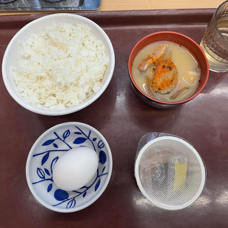 半ライス 味噌汁 たまご 納豆(青海食堂)