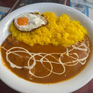 チキンカレー：目玉焼き