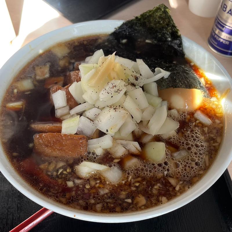 チャーシューメン味玉トッピング玉ねぎのせ(市川ブラックラーメン 林遊船)