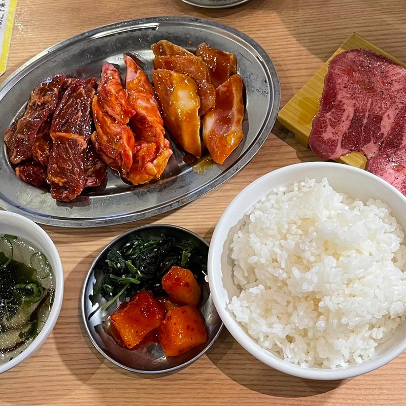 満腹！まるよしセット(焼肉ホルモンまるよし精肉店 新福島店)