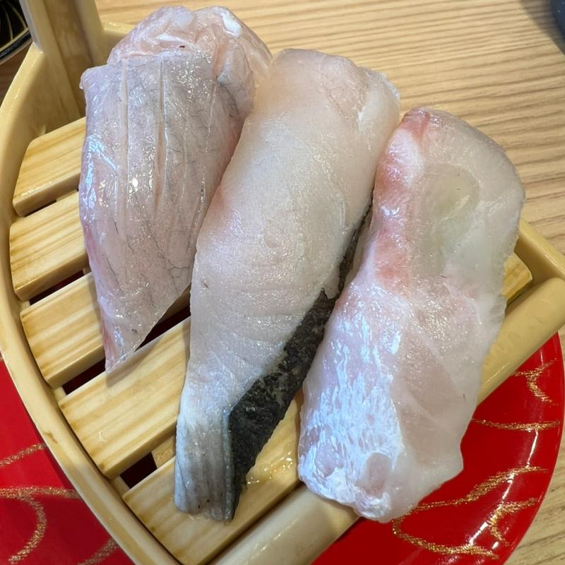境港3貫盛り(クエ、寒ブリ、さわら)(漁港回転寿司 鮨かば 境港波止場店)
