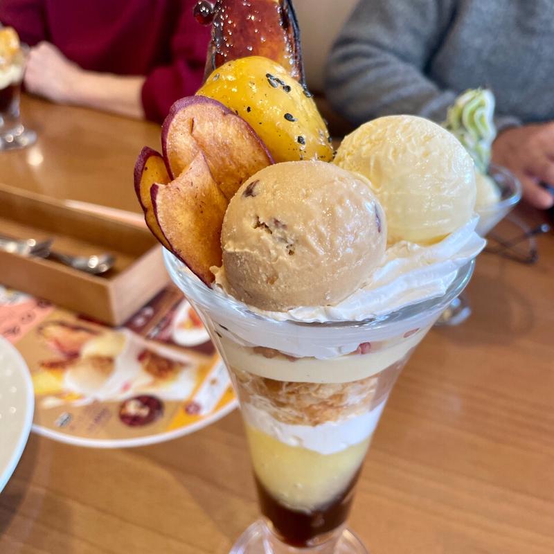 おいもパフェ〜アップルパイ仕立て〜(ココス 茨木鮎川店)