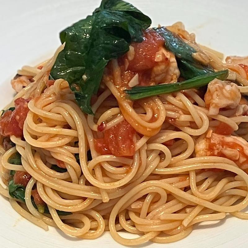 シーフードとほうれん草のアラビアータ(Wine&Tabemono PORTO)