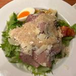 ローストビーフとパルメザンチーズのサラダ(プロント　さっぽろポールタウン店)