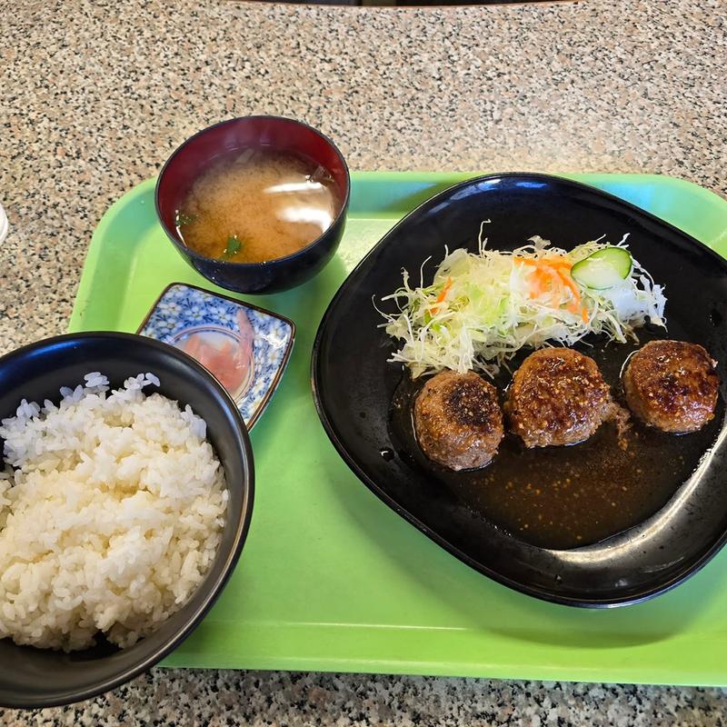 ハンバーグ定食(なりこま家)
