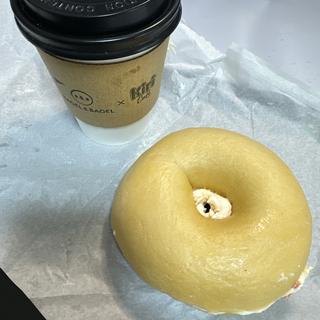 クリームチーズサンド 〜トマト＆バジル〜(BAGEL & BAGEL × Kiri Café)