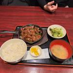 焼肉鉄板焼き定食(肉バル アモーレ 新宿店)