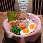 小麦の肉まぜそば(小麦の麺神 KITTE大阪店)
