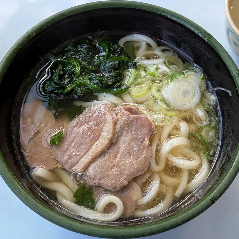 鴨うどん(中)(東京科学大学つばめ生協すずかけ台食堂)