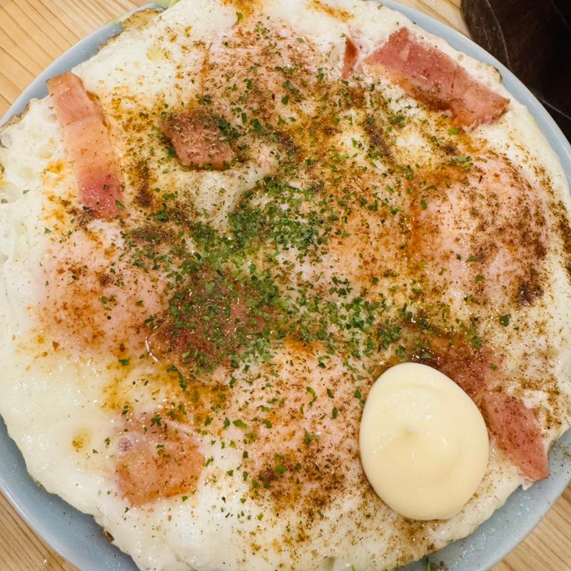 ベーコンエッグチャレンジ(ひとくち餃子の頂 京成大久保駅前店)