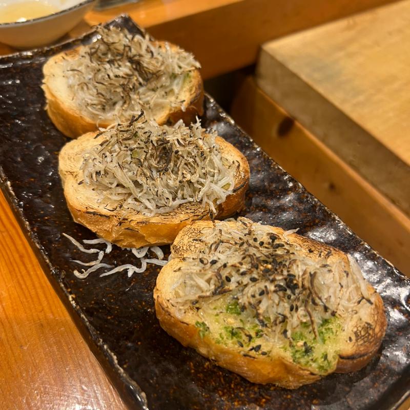 しらすガーリックトースト(-肴- 晴 （ツマミ ハル）)