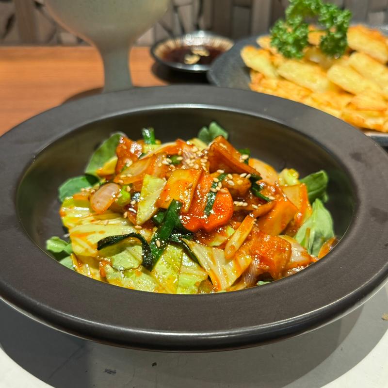 ホルモンコチュジャン炒め(円頓寺マッコリ醸造所)