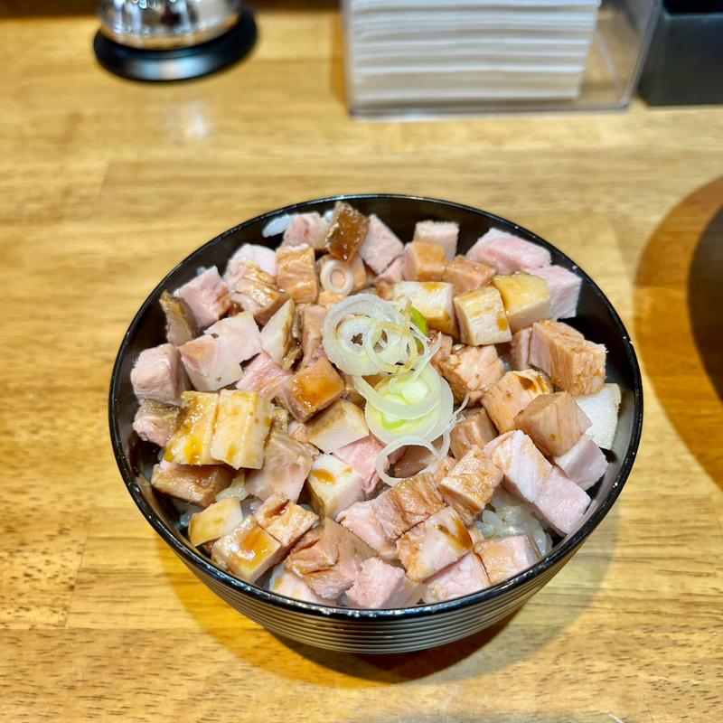 チャーシュー丼(麺や 佳紗寧)