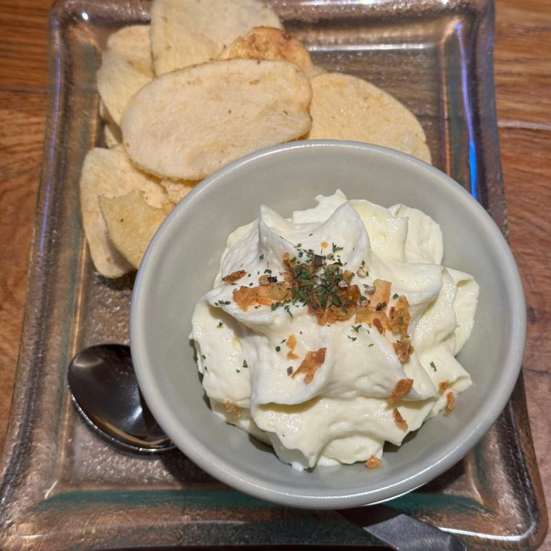 トリュフ香るなめらかポテトサラダ(俺のフレンチ・イタリアン 心斎橋)