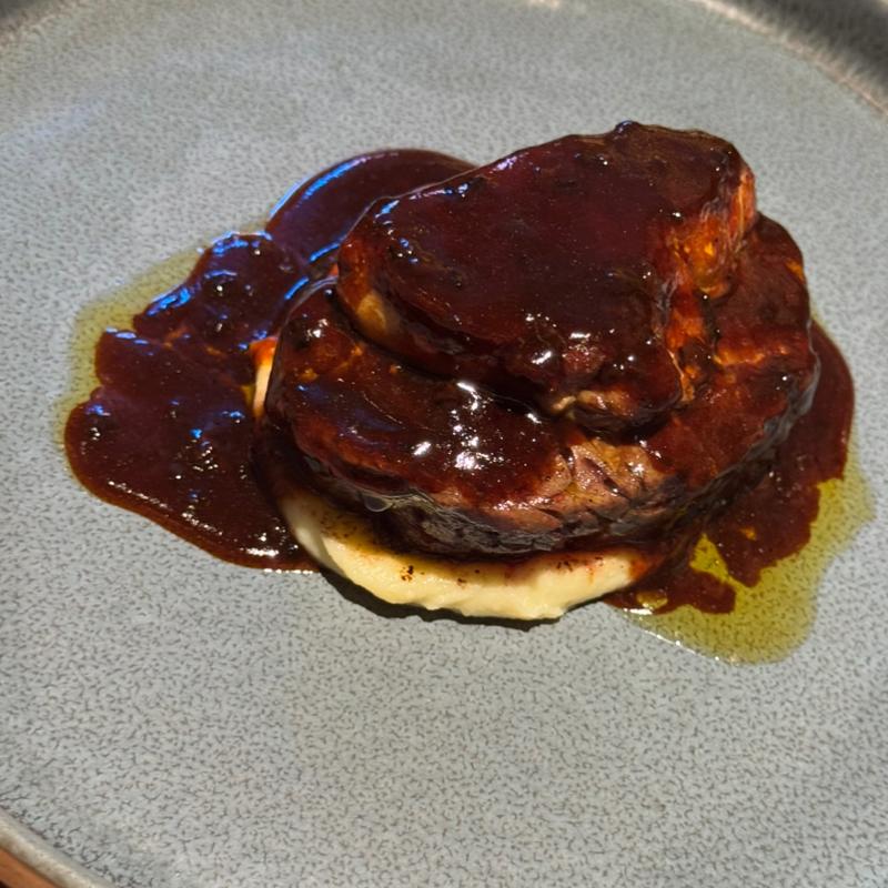  牛フィレ肉とフォアグラのロッシーニ　(俺のフレンチ・イタリアン 心斎橋)