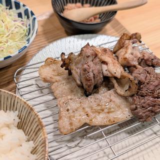 ミックス定食(山本肉炭)