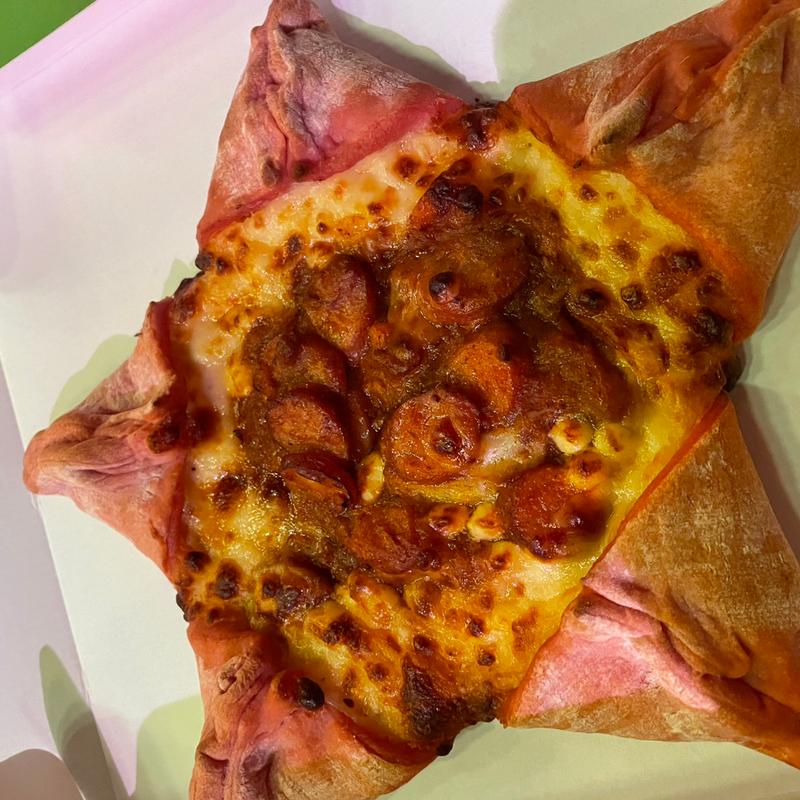 ソーセージとミートソースのピザ(セバスチャンのカリプソキッチン)