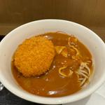 コロッケのせカレーそば