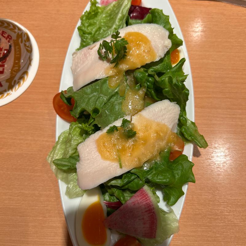 蒸し鶏と半熟玉子のサラダ すりおろしドレッシング(ヱビスバー 札幌アピア店 (YEBISU BAR Sapporo Apia))
