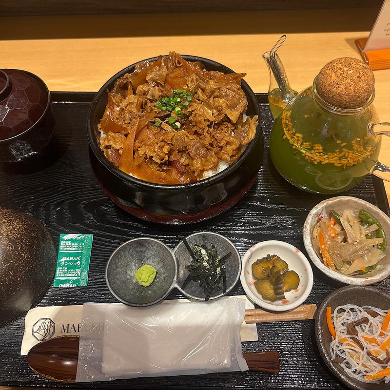 謹製牛まぶし定食(まぶしご飯に抹茶だしをかけて MABUSHIYA)