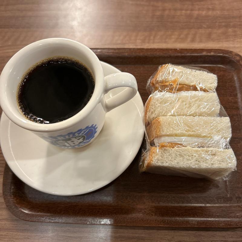 ホットコーヒーとピーナッツバターサンド(マルセイコーヒー)
