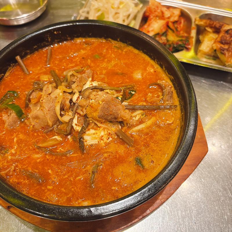 ユッケジャンカルグクス定食(韓国酒場 コッキオ)