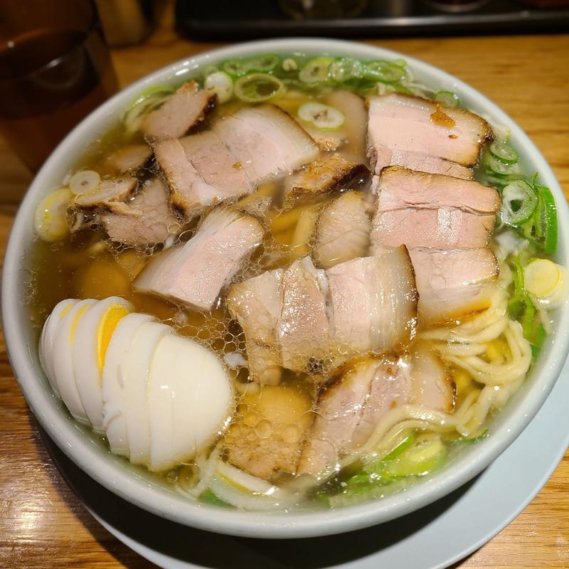 チャーシューらぁめん 大盛 玉子スライス(えっちゃんラーメン。田町店)