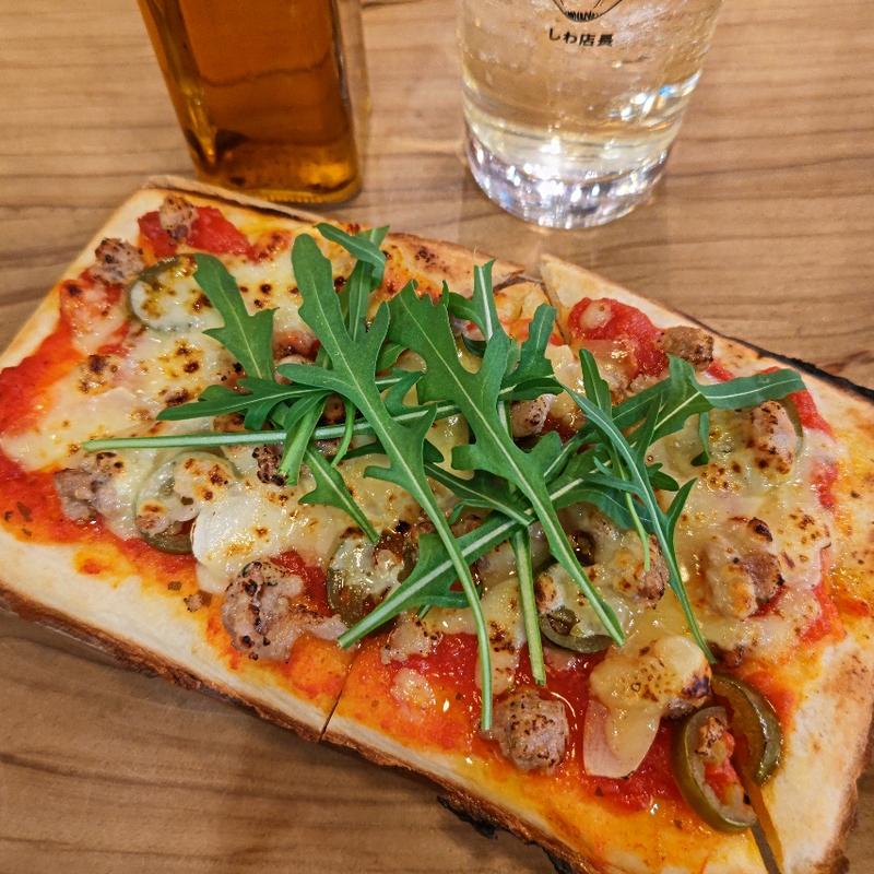 サルシッチャとハラペーニョのスパイシーピザ(和い和いイタリアン酒場 とんとんとんきぃ)