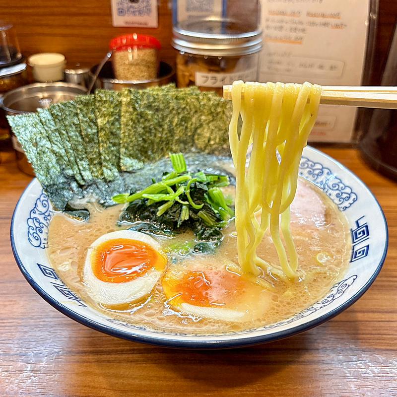 のり味玉ラーメン(横浜豚骨醤油ラーメンYOLO)