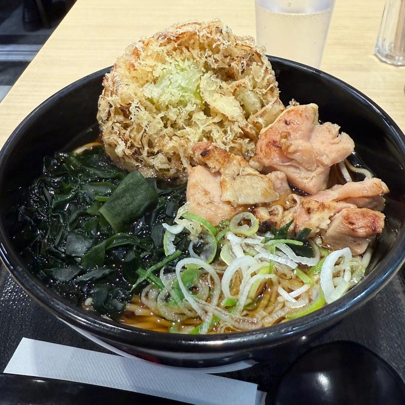 炭火香る鶏もも肉とねぎ天(名代 箱根そば 多摩センター東口店)