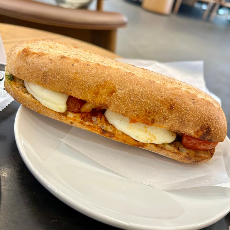 トマトモッツァレラ＆バジルチキン 石窯フィローネ(スターバックス コーヒー イオンモール津田沼店)