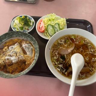 半カツ丼　半ラーメンセット