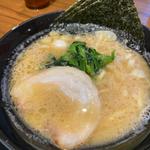 醤油ラーメン(横浜家系ラーメン春吉家 天神三丁目店)