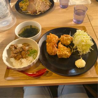 唐揚げ定食(唐揚げ4個、ライス→チャーシュー丼)