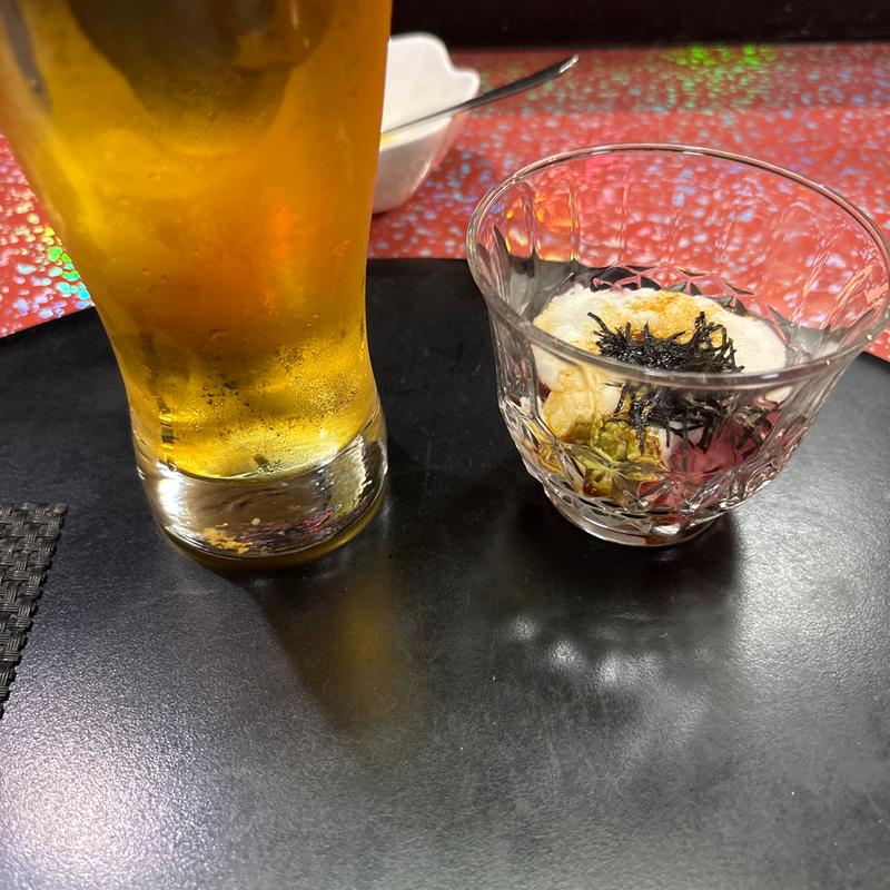 マグロ山かけとビール(花吹雪)