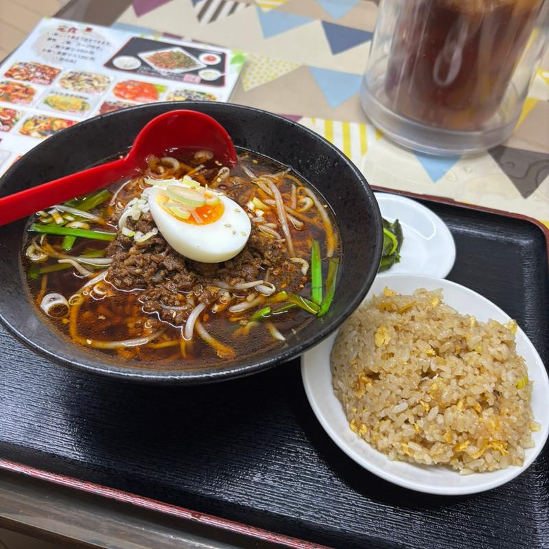 台湾ラーメンと半チャーハン(雪花苑 （【旧店名】鑫鑫厨房）)