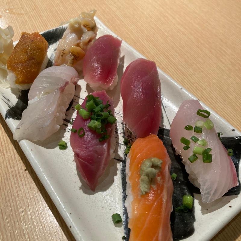 鮨盛り合わせ八貫(炭火割烹三是(すみびかっぽうみこれ) 新宿西口店)