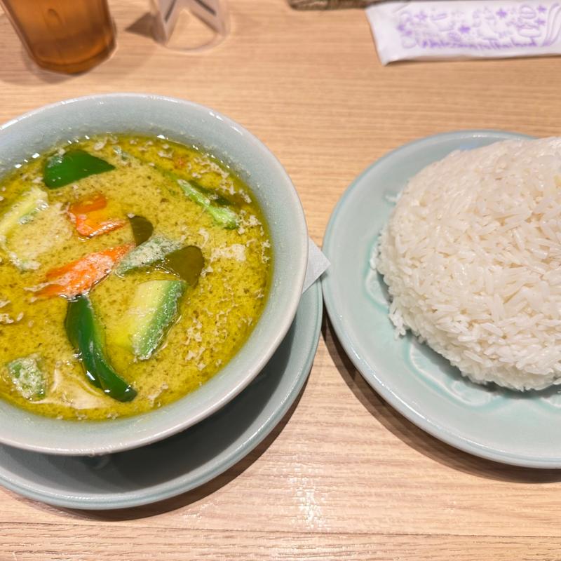 エビとアボカド入りグリーンカレー(クルン・サイアム 新横浜店)
