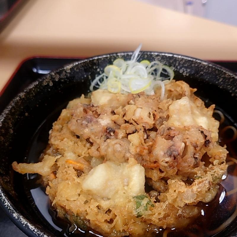 げそと蓮根のかき揚げ天そば(梅もと ヤエチカ店)
