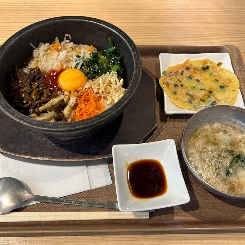 石焼ビビンバ チヂミ付き(KOREAN KITCHEN マシッタ)