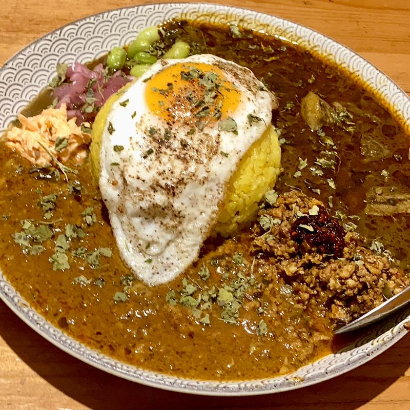 全種盛(目玉焼付)(ディッシュカリー＆レリッシュ （Dish curry&relish）)