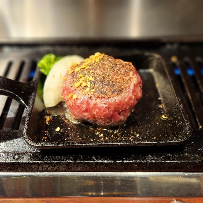 元祖まるでユッケな和牛ハンバーグ(150g)(生ホルモン処 京洛 にくぷく)