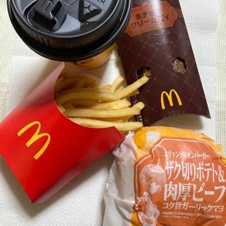 ザク切りポテト&肉厚ビーフコク旨ガーリックマヨセット&生チョコクリームパイ