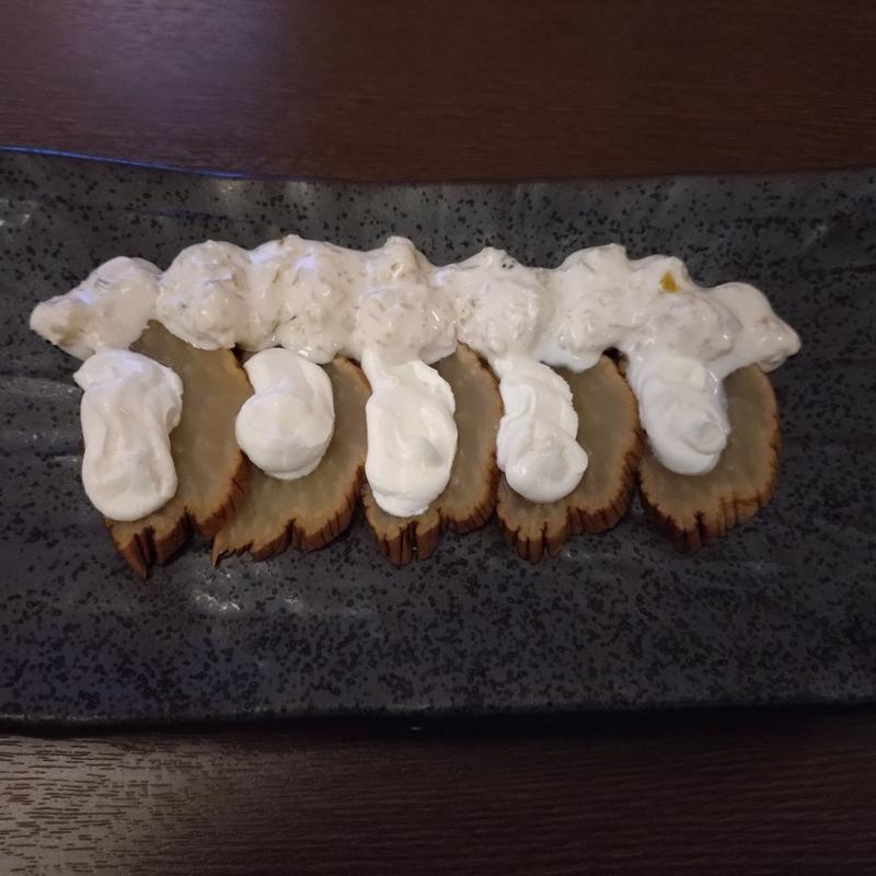 いぶりがっこのクリームチーズのせタルタルソース(はだの・湯河原温泉 万葉の湯)
