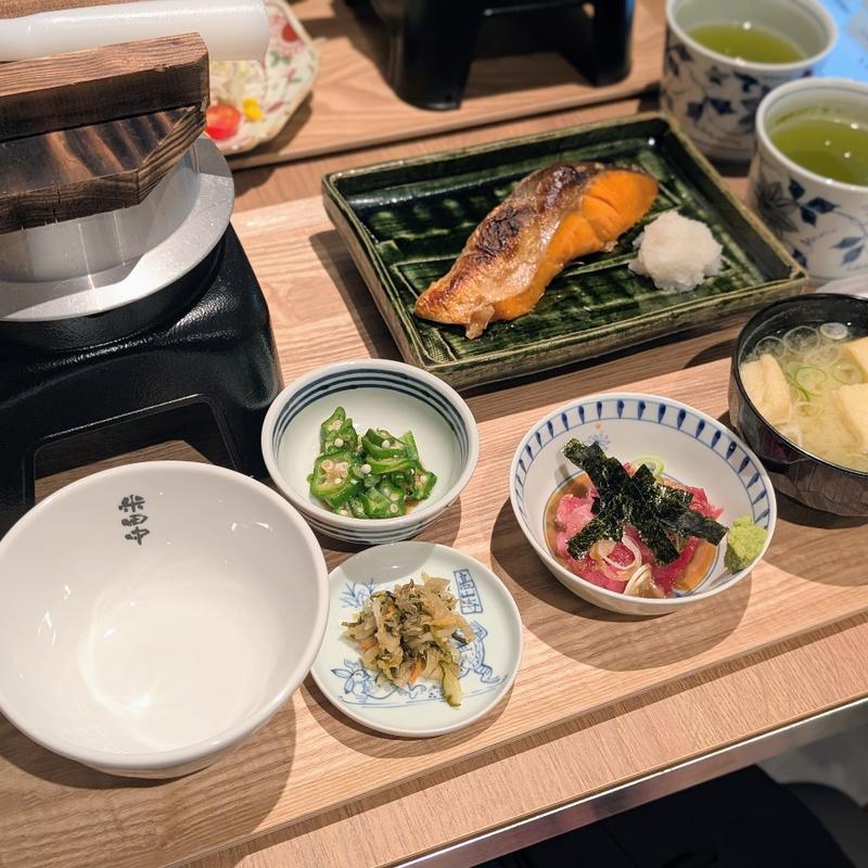 天然紅鮭焼定食(米田中)