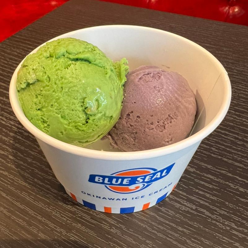 ウベアイスとアーモンドピスタチオアイス(ブルーシールカフェ 西明石)