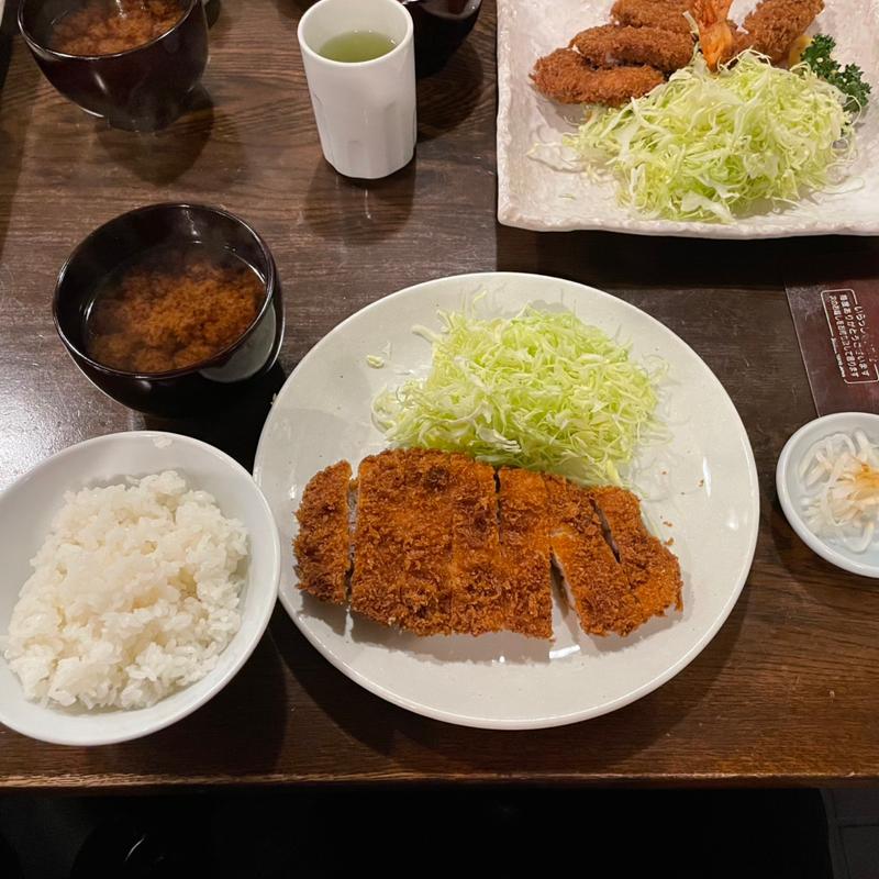 ロースかつ定食(勝烈庵 馬車道総本店 （かつれつあん）)