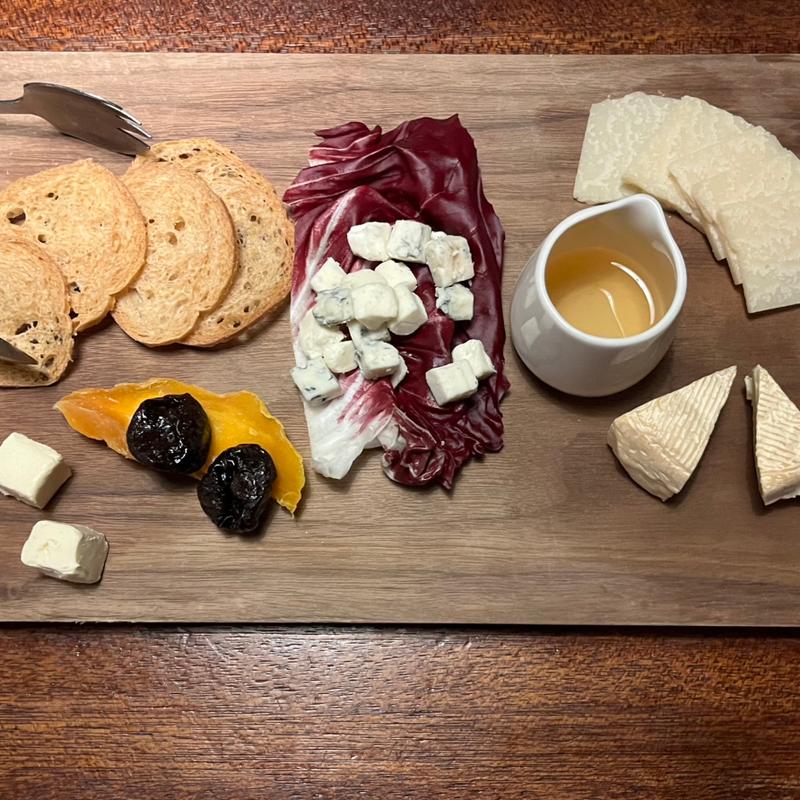 おすすめチーズの盛り合わせ(MOKICHI TRATTORIA)