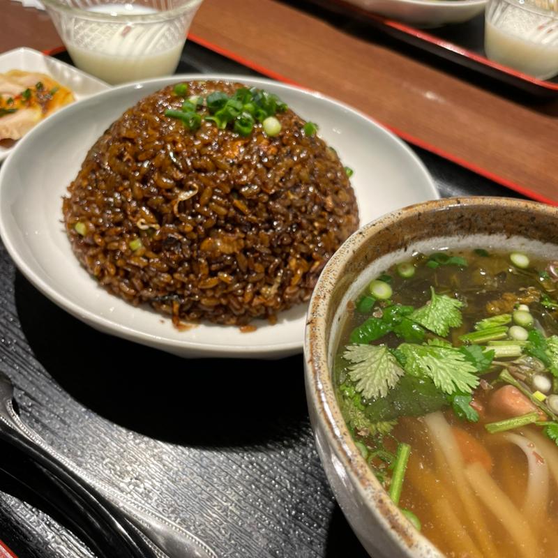 湖南醤油炒飯と半ミーフンのランチ(李湘潭湘菜館)