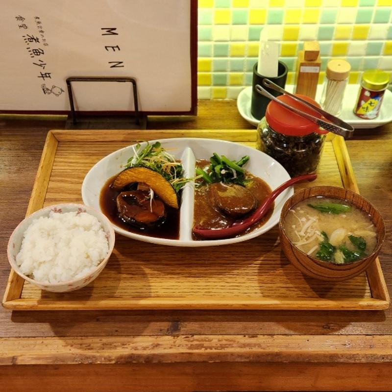 鯖しょうゆ＆味噌煮込み
Aセット(ご飯・味噌汁)(食堂煮魚少年)